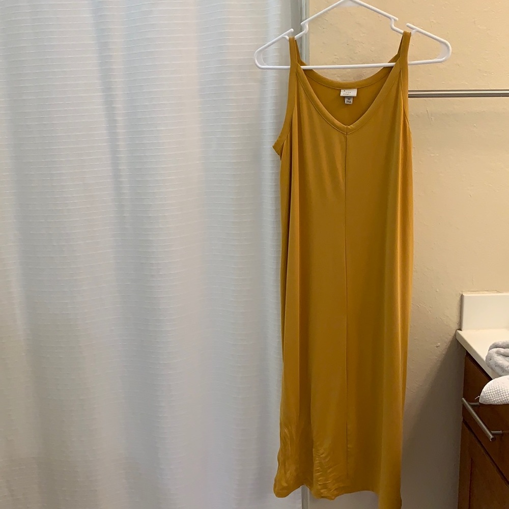 ⭐️V neck mustard dress